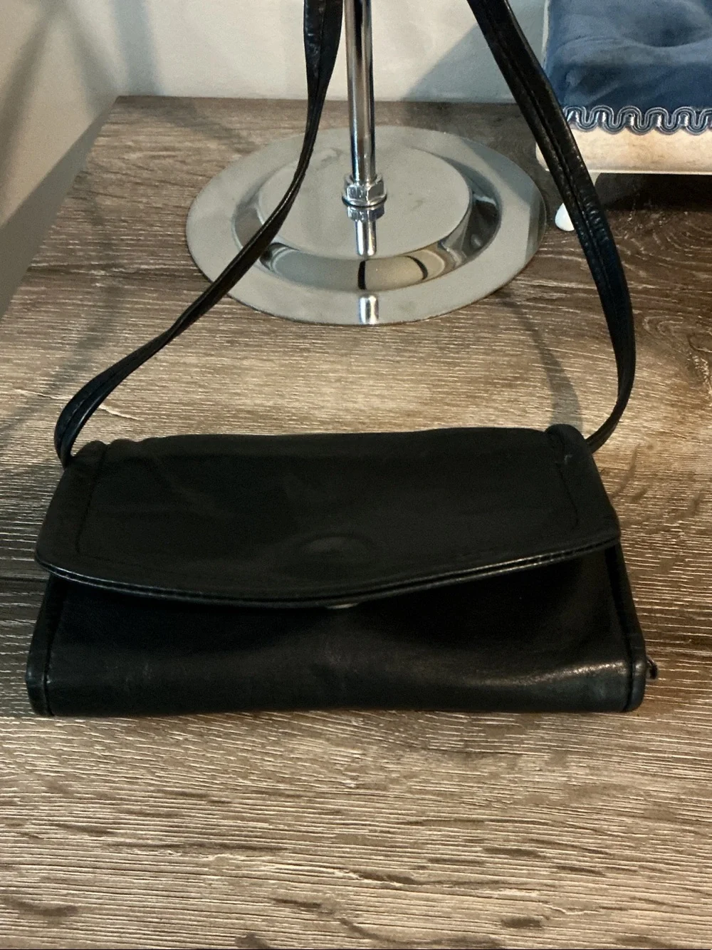 Kenneth Cole Black Leather Crossbody Wallet Small Flap Bag EUC 7.25x4.75x0.75